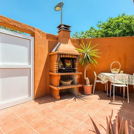 Holiday home - Private Solarium & Pool - Bbq *